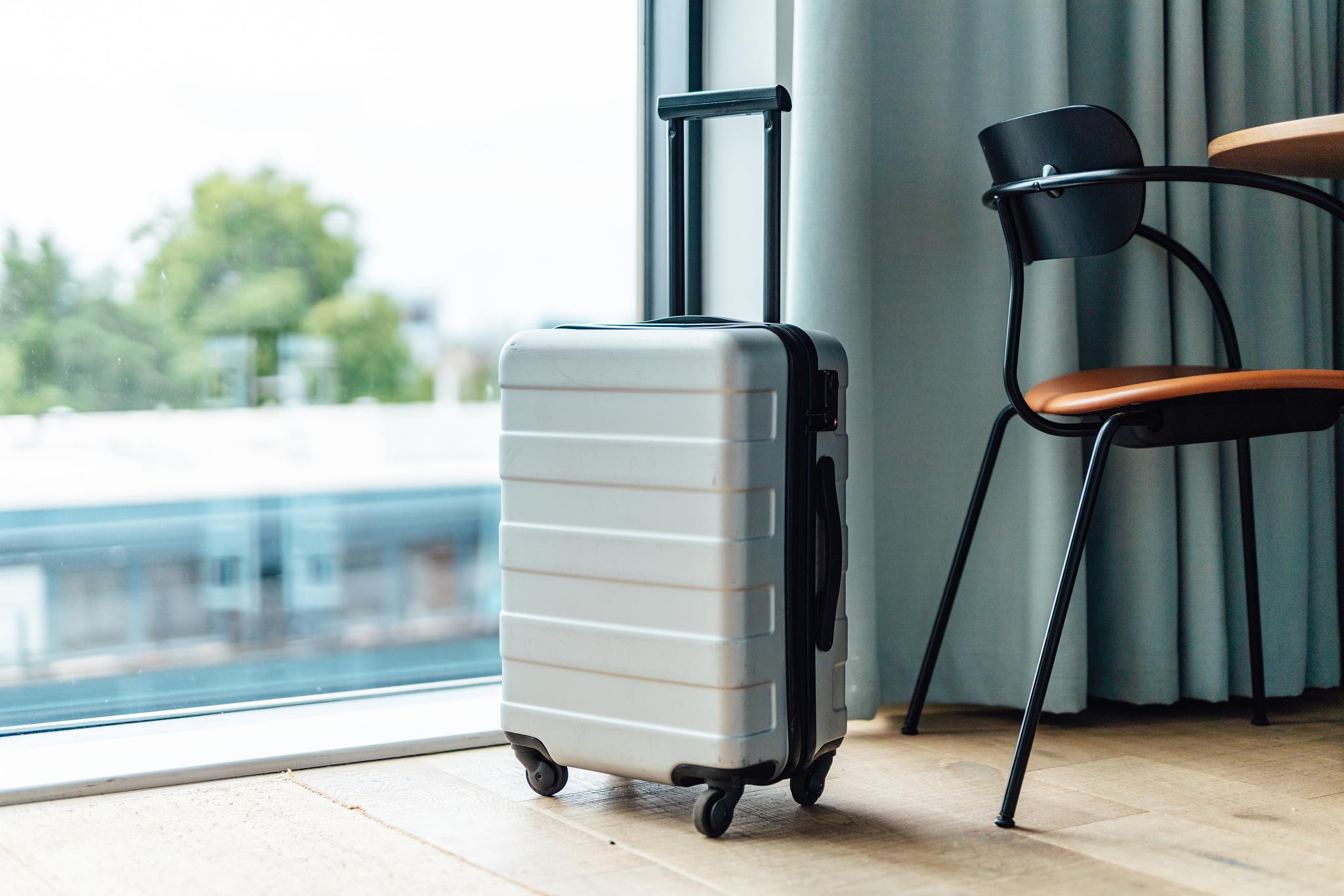 電動行李箱為何不讓帶上公交車？一文了解攜帶含鋰電池物品規定